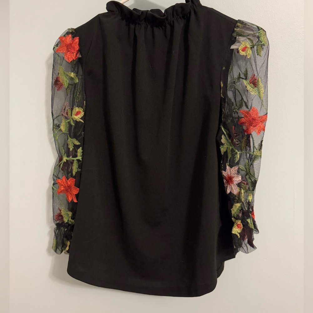 STEM AND VINE Floral Embroidered Mesh Sleeve Blouse Size Large